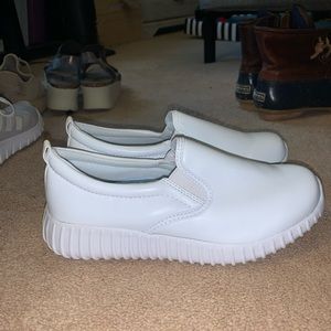 Nursing Savvy Slip Resistant Shoe (women’s size 7)